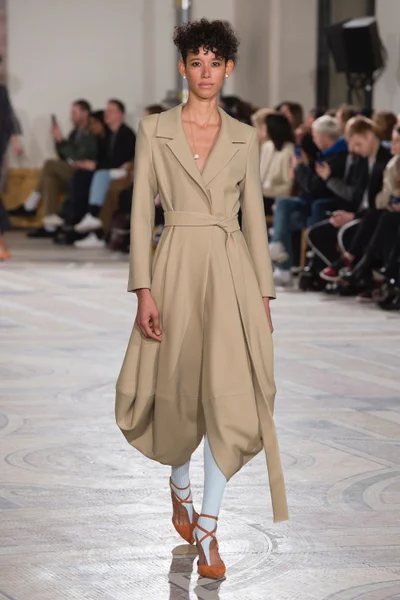 Look 19
